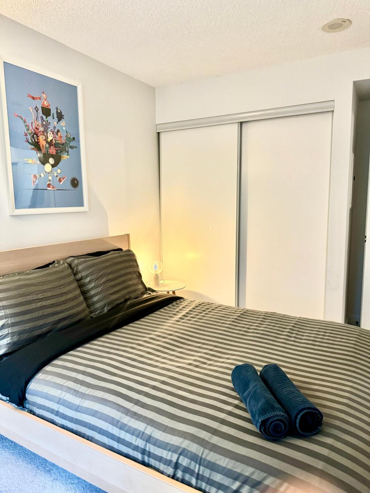 Lush Condo By Cntower - Free Parking Toronto Eksteriør bilde